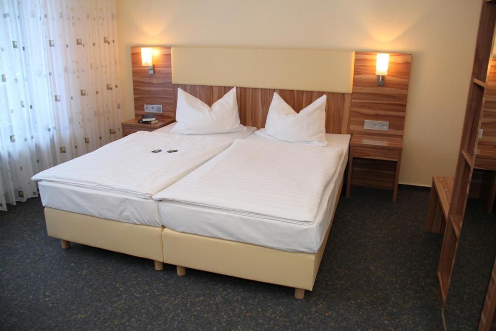 Kirchberg an der Jagst Landhotel Karrenberg חדר תמונה